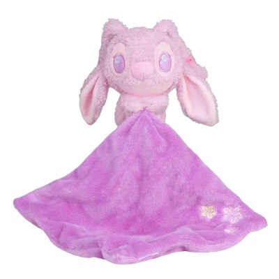 Brinquedo de peluche de coelho cor-de-rosa com manta lilás macia e bordados de flores