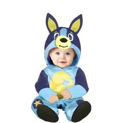 Bebé com fato azul de cão peluche com capuz e estrela na perna