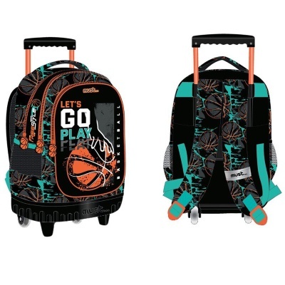 Mochila com rodas e puxador, preta com detalhes laranja e azul e padrão basquetebol