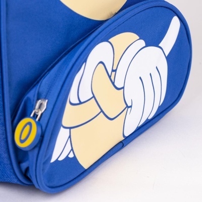Mochila azul com bolso frontal decorado com mãos cartoon e bola creme