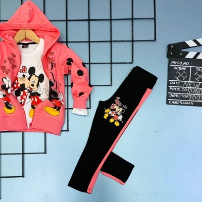 Conjunto infantil casaco rosa com capuz e calças pretas com estampa Mickey