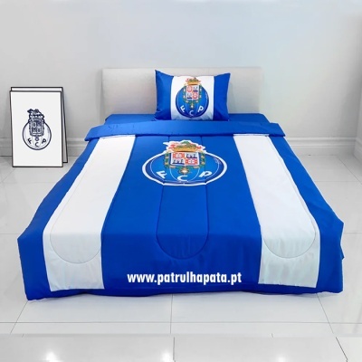Colcha e almofada com emblema do FC Porto em azul e branco