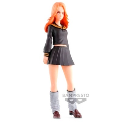 Figura colecionável de personagem feminina com uniforme escolar preto e cabelo laranja