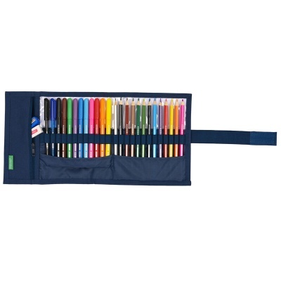 Estojo azul aberto com múltiplas canetas e lápis coloridos organizados