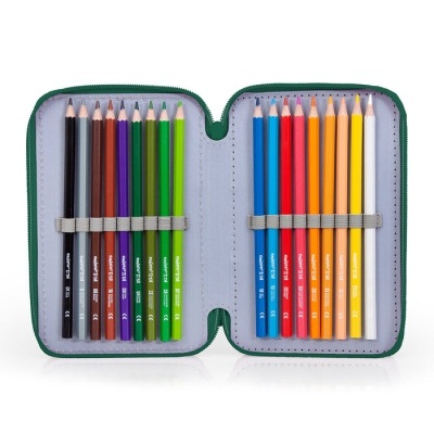 Estojo aberto com 18 lápis de cor e bordas verdes