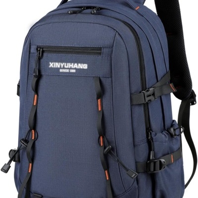 Mochila azul com múltiplos compartimentos e texto XINYUHANG SINCE 1989