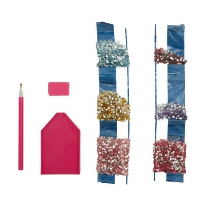 Kit para aplicação de strass com ferramenta e vários pacotes de strass coloridos