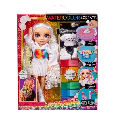 Boneca e kit de tingimento de roupas com pigmentos coloridos em embalagem com fundo colorido