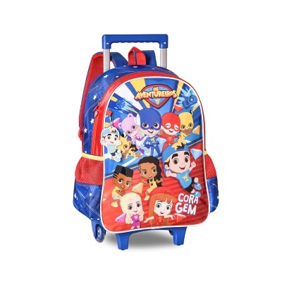 Mochila de rodinhas azul e vermelha com personagens e texto Aventureros Coragem