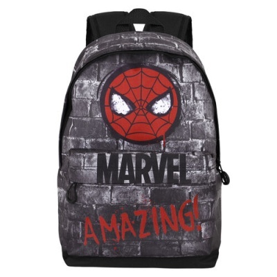 Mochila com padrão de parede de tijolos e máscara do Homem-Aranha