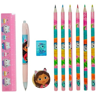 Conjunto de material escolar com régua, lápis, borracha e esfera decorativa com desenhos de gatos e uma menina.