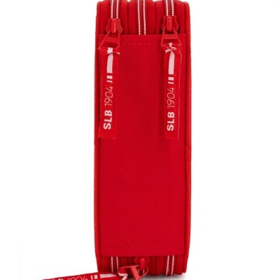 Estojo vermelho de tecido com três compartimentos e fechos com inscrições SLB 1904