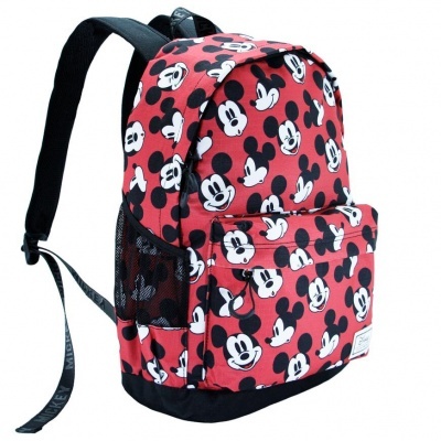 Mochila vermelha com caras do Mickey Mouse em padrão preto e branco