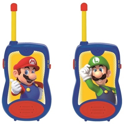 Dois walkie-talkies azuis com antenas amarelas e personagens Mario e Luigi
