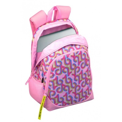 mochila escolar cor de rosa com padrão geométrico colorido e etiqueta amarela