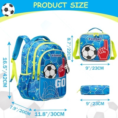 Conjunto azul de mochila, lancheira e estojo com tema futebol e medidas