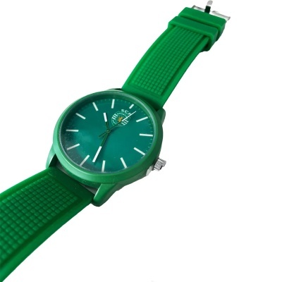 Relógio de pulso verde com bracelete texturizada e logótipo SC SPORT CLUB no mostrador