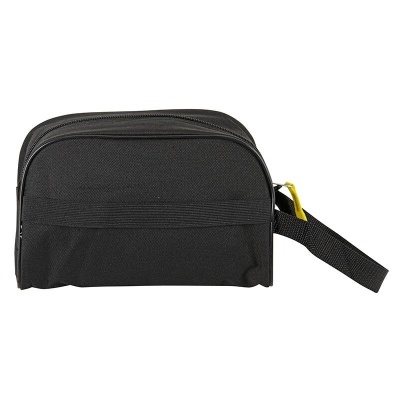 Necessaire preta de tecido sintético com alça lateral.