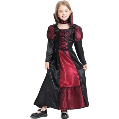 Vestido gótico preto e vermelho para criança com gola alta e mangas compridas.