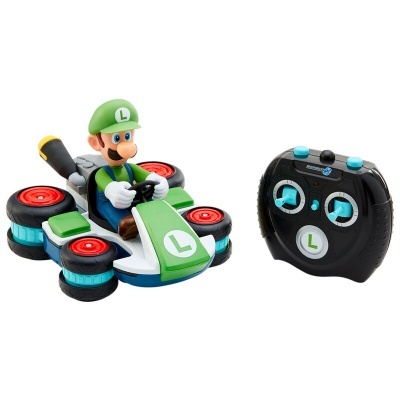 Boneco Luigi num kart com comando remoto