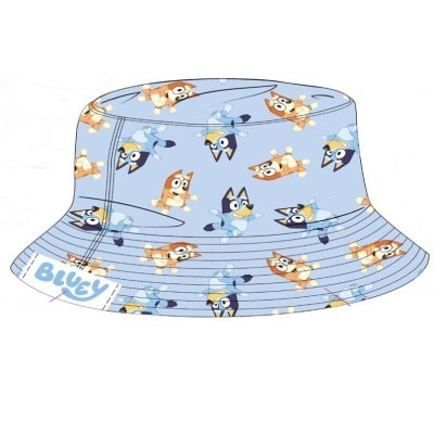 Chapéu de pescador azul claro com estampado de personagens animados e texto 'Bluey'