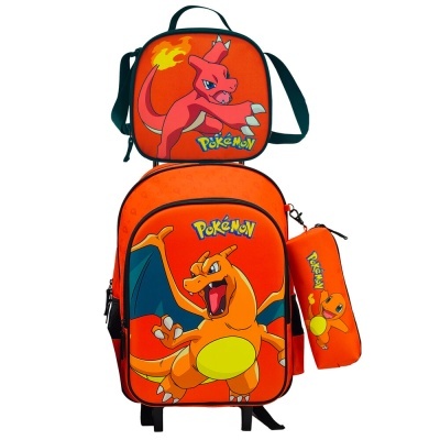 Conjunto de malas e estojo escolar laranja com personagens Pokémon e texto Pokémon