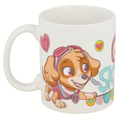 Caneca branca com desenho animado de cão e corações