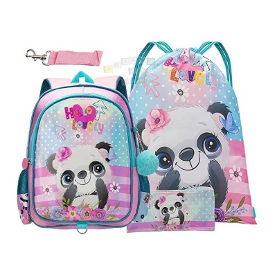 Conjunto mochila e acessórios com estampa de panda e flores, em tons pastel