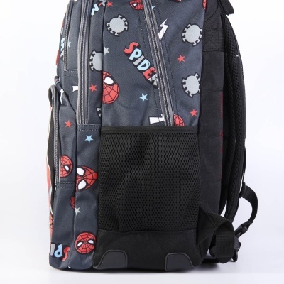Mochila preta com padrão do Homem-Aranha e bolso lateral de malha