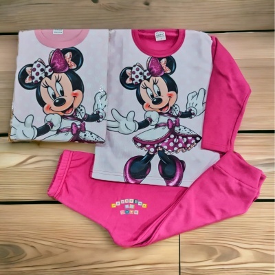 Conjunto de pijama infantil rosa com estampa da Minnie Mouse sentada