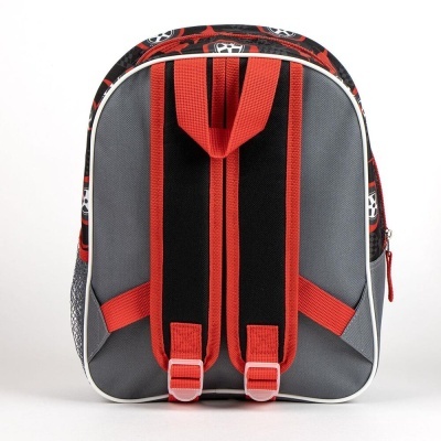 Mochila infantil cinzenta com alças vermelhas e padrão de rodas de carro em vermelho e preto