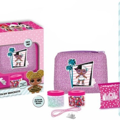 Conjunto LOL Surprise com carteira rosa, pulseiras, chaveiro e sacos surpresa com embalagem rosa.