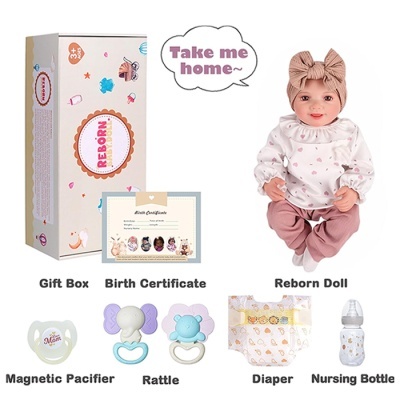 Boneca Reborn com acessórios incluindo fralda, mamadeira, chocalho, chupeta, caixa de presente e certificado de nascimento