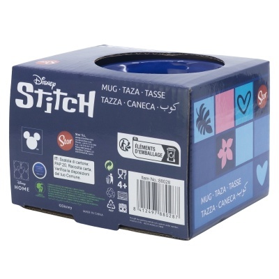 Caixa azul com caneca Disney Stitch vista pela janela circular