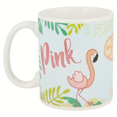 Caneca branca com estampa de flamingo cor-de-rosa e folhas verdes e amarelas