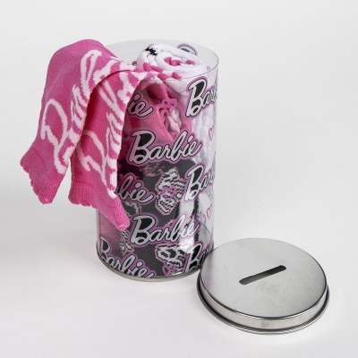 Pote transparente com toalha rosa e branca com texto Barbie e tampa metálica ao lado