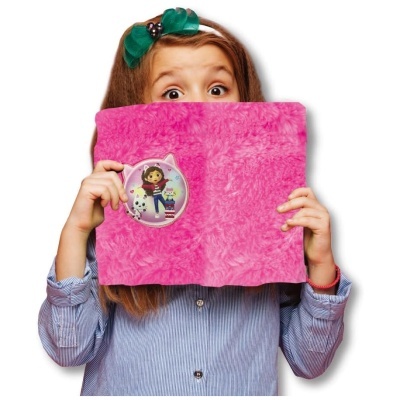 Capa de caderno rosa felpudo com aplique de menina e cão