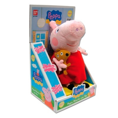 Pelúcia da Peppa Pig rosa e vermelha embalada em caixa azul e branca