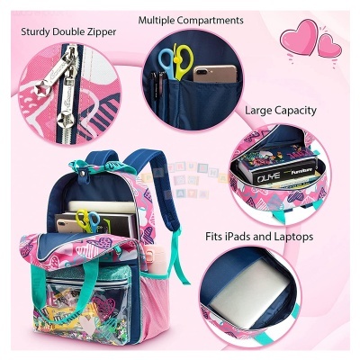 Mochila cor-de-rosa com padrão gráfico branco e azul e compartimentos destacados