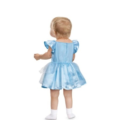 Vestido azul brilhante de criança com folhos e saia rodada