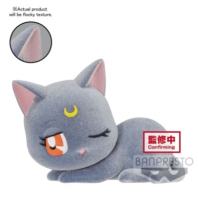 Figura de gato cinzento felpudo com olhos estilo anime e lua amarela na testa
