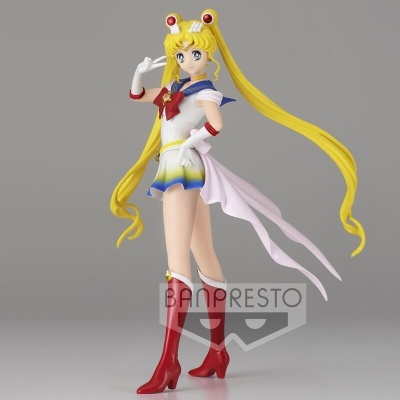 Figura anime Banpresto com vestido marinheiro e botas vermelhas.