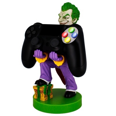 Figura do Joker a segurar um comando de videojogo