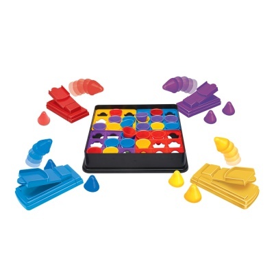 Jogo de tabuleiro colorido com peças plásticas em várias cores