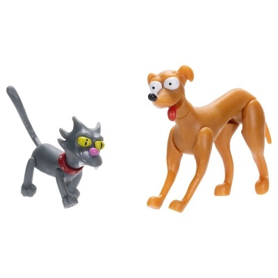 Bonecos de gato cinzento e cão castanho claro em plástico.