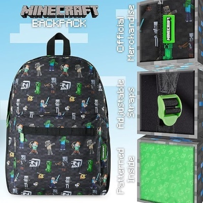 Mochila preta com padrão Minecraft e acessórios em verde
