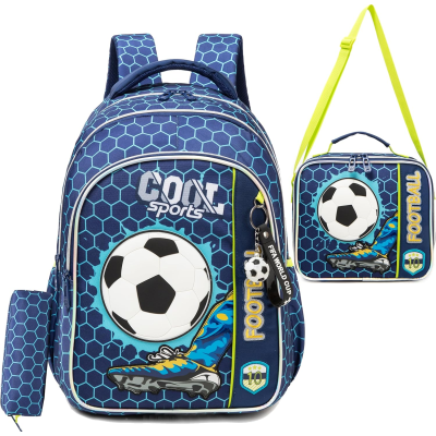 Mochila azul com padrão hexagonal e bola de futebol estampada