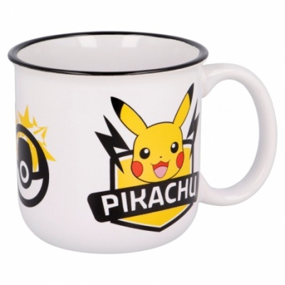 Caneca branca com borda preta com figura de Pikachu e Pokébola
