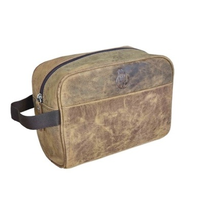 Necessaire de pele castanha envelhecida com fecho zip e alça lateral