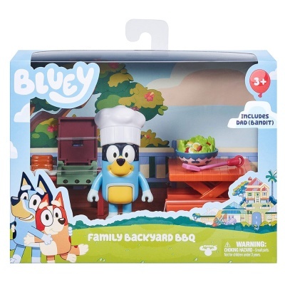 Brinquedo Bluey Family Backyard BBQ com personagem e acessórios numa caixa azul